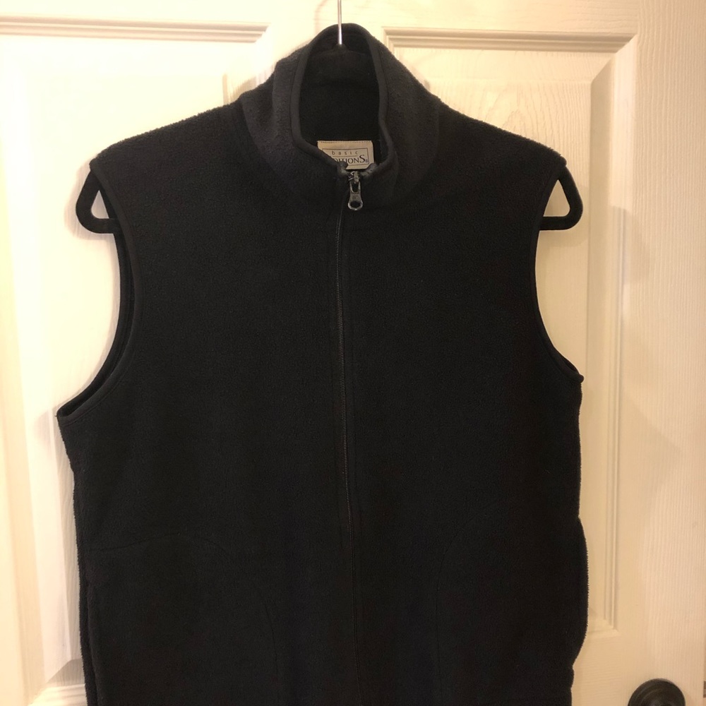 NWOT Black Fleece Zip Up Vest, MED